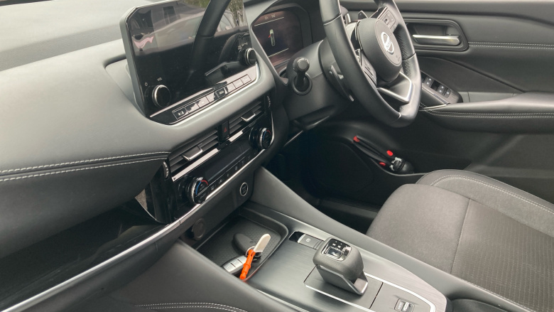 Nissan Qashqai 1.3 DiG-T MH 158 N-Connecta 5dr Xtronic Petrol Hatchback